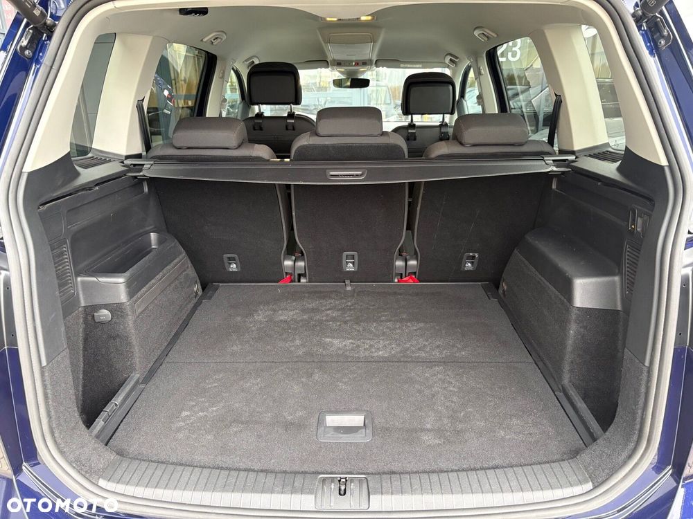 Volkswagen Touran - 19