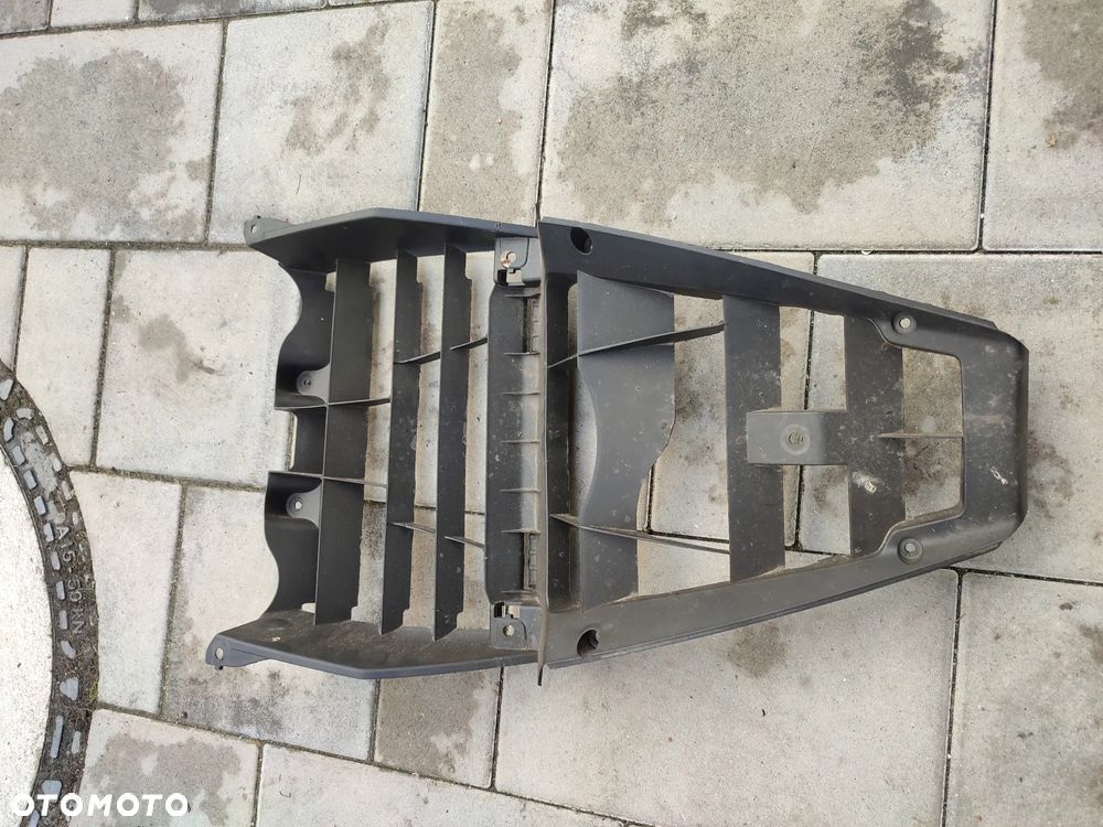 Wypełnienie, pług, osłona chłodnicy Bajaj Pulsar RS 200 - 1