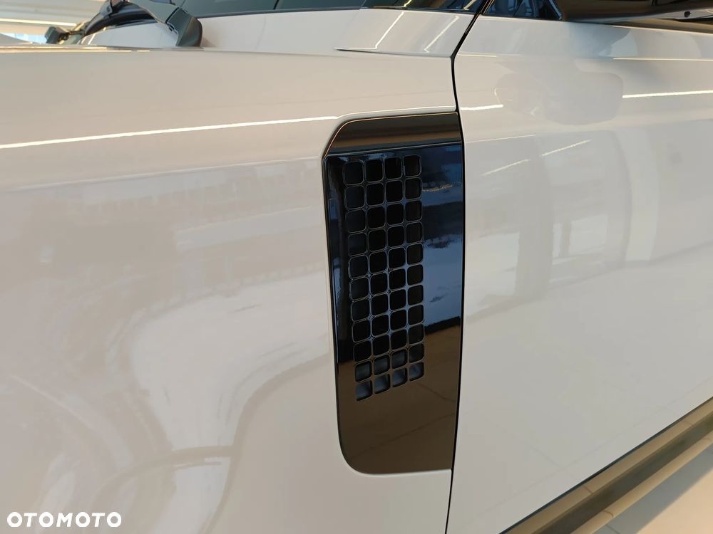 Land Rover Defender - 15