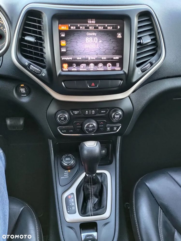 Jeep Cherokee - 20
