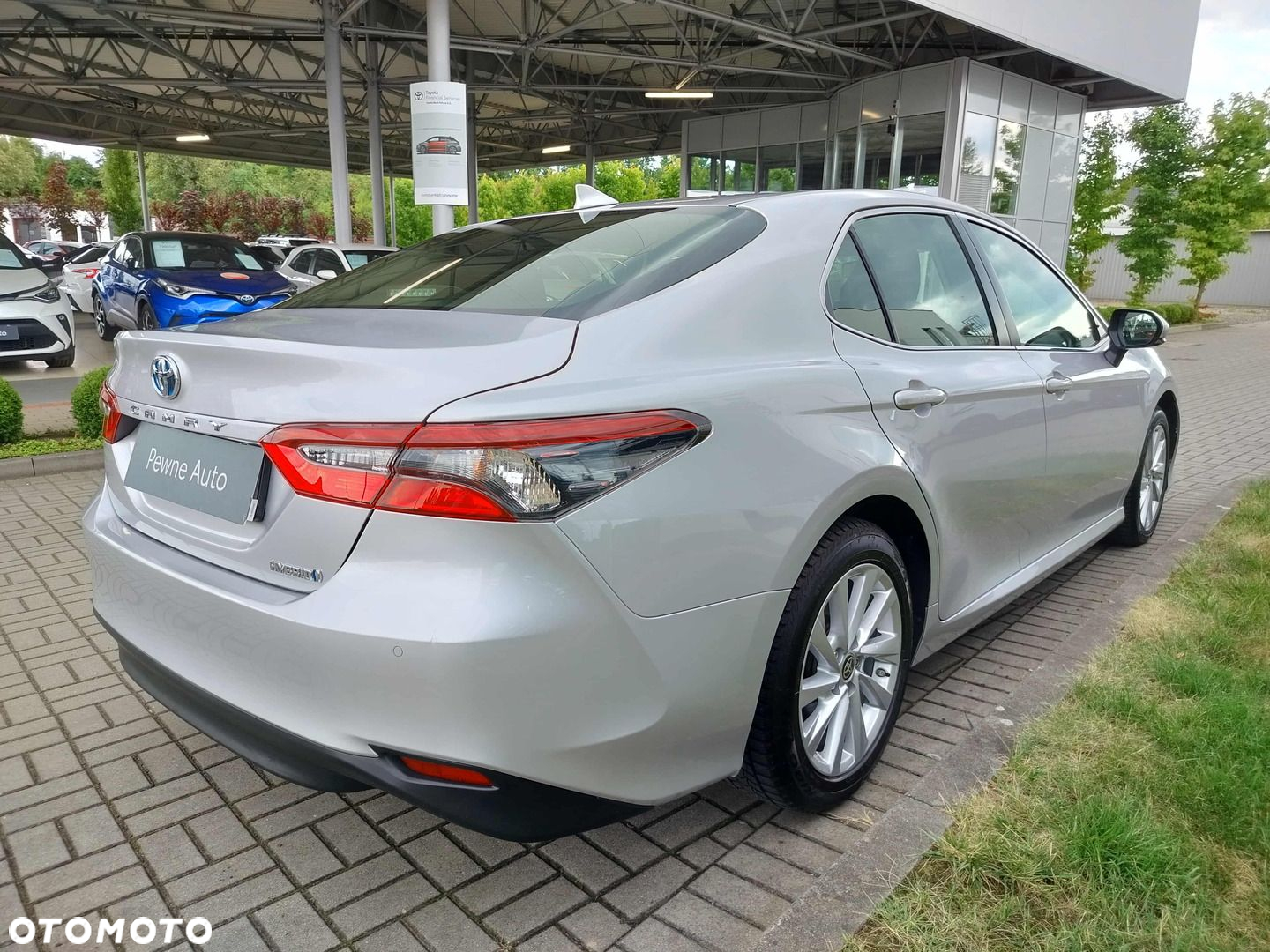 Toyota Camry - 4