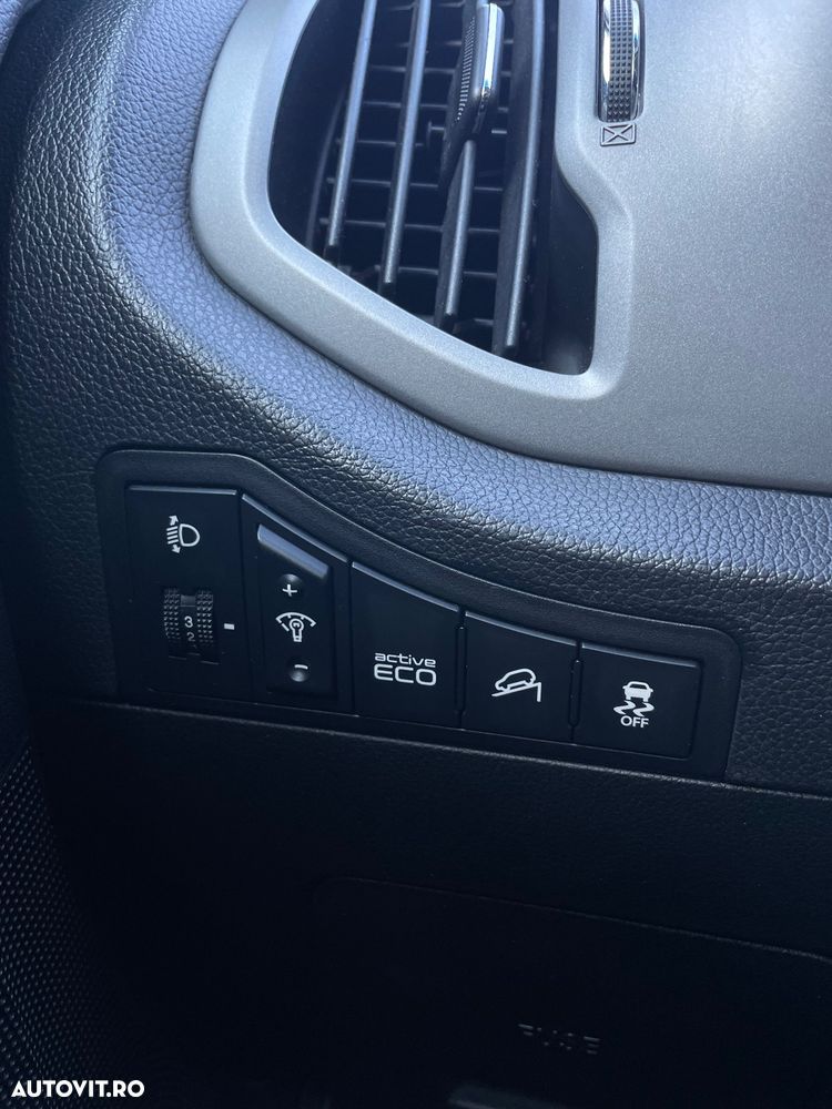 Kia Sportage 2.0 CRDI AWD Aut. Dream-Team Edition - 17