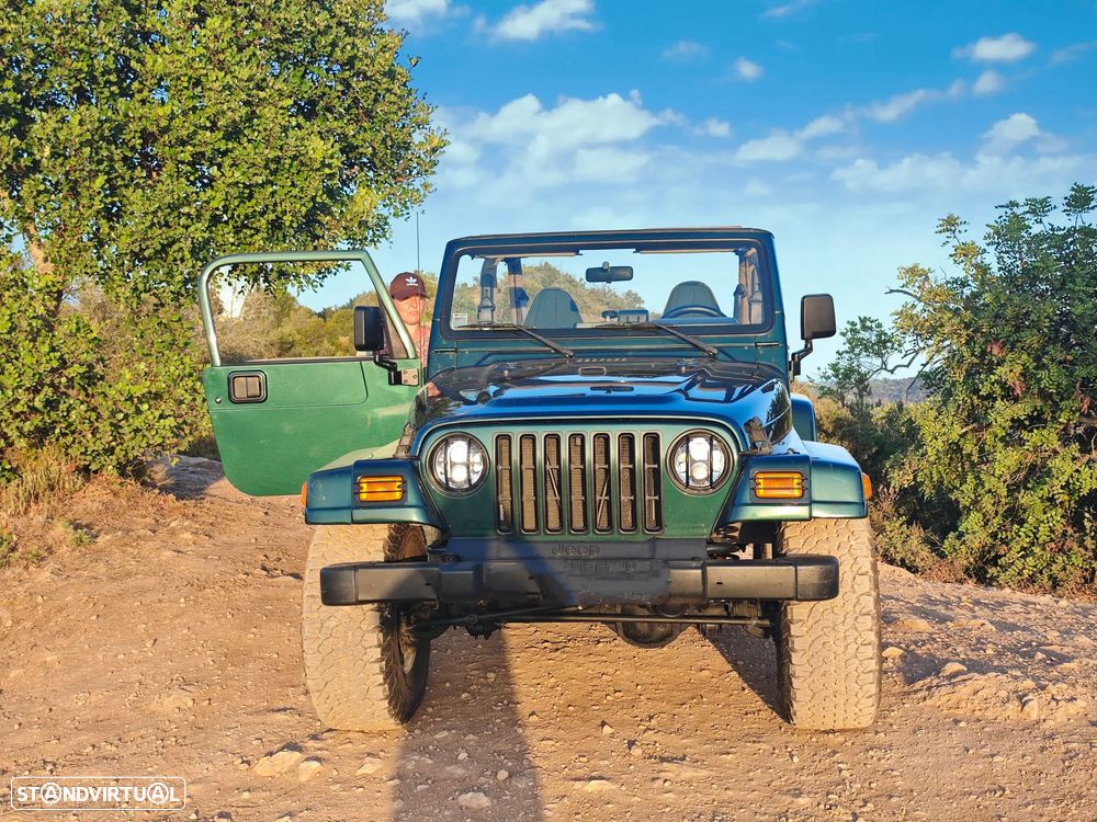Jeep Wrangler - 8