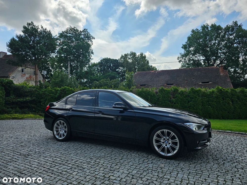 BMW Seria 3 328i xDrive Sport Line - 22