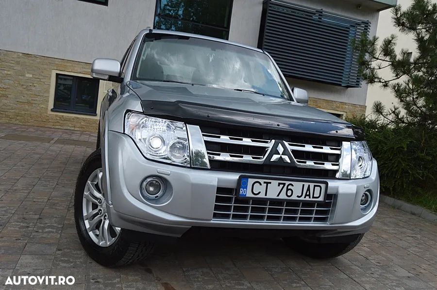 Mitsubishi Pajero - 12