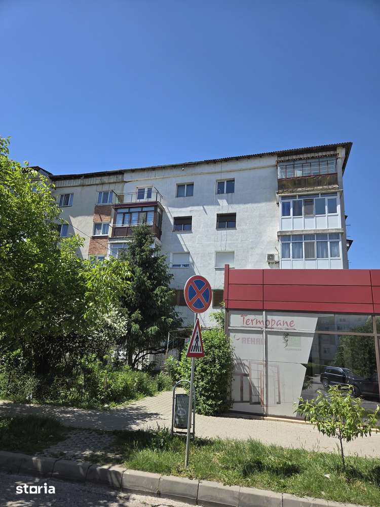 Apartament cu 3 camere decomandat zona ANAF - Adjud — fotografia 1