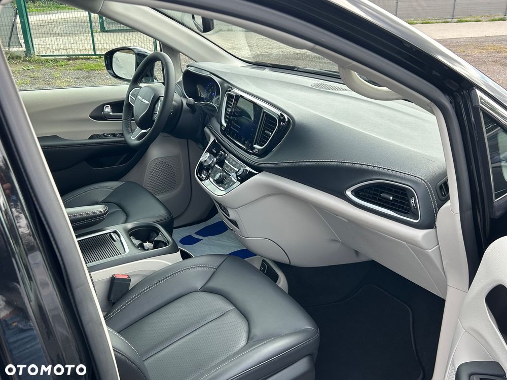 Chrysler Pacifica - 24
