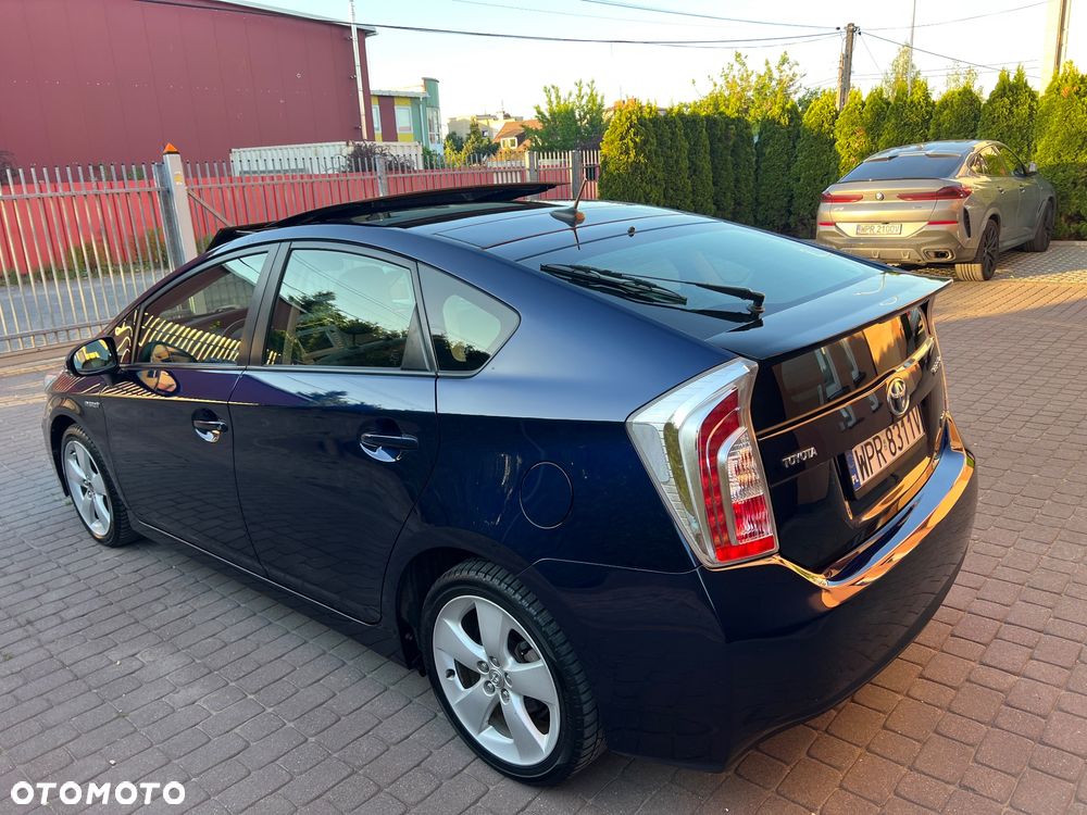 Toyota Prius (Hybrid) Executive - 9