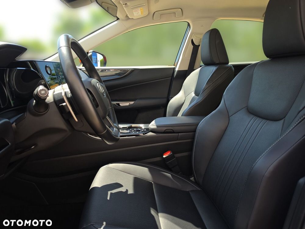 Lexus NX 350h Business AWD - 18