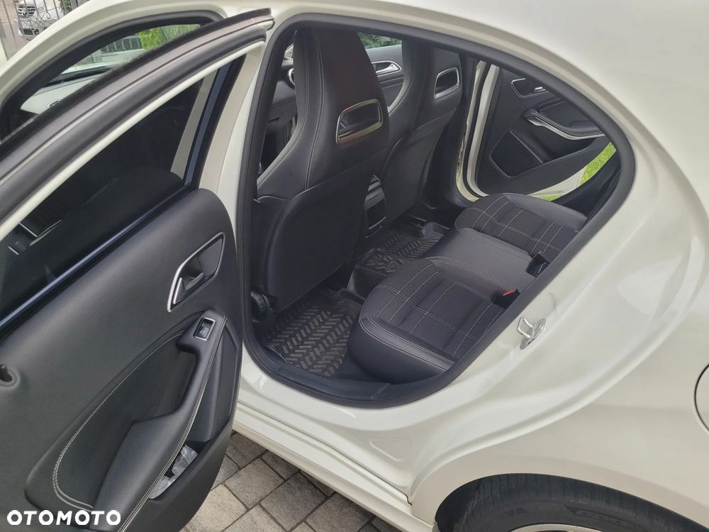 Mercedes-Benz Klasa A 160 AMG Line - 16