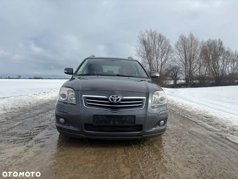 Toyota Avensis - 15
