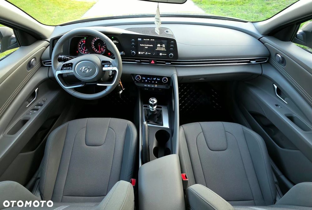 Hyundai Elantra 1.6 Smart - 18