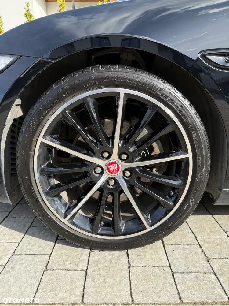 Jaguar XE - 5