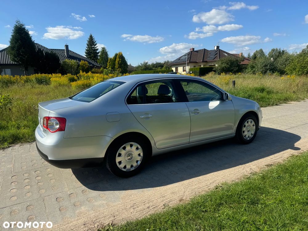 Volkswagen Jetta 1.9 TDI Trendline - 5