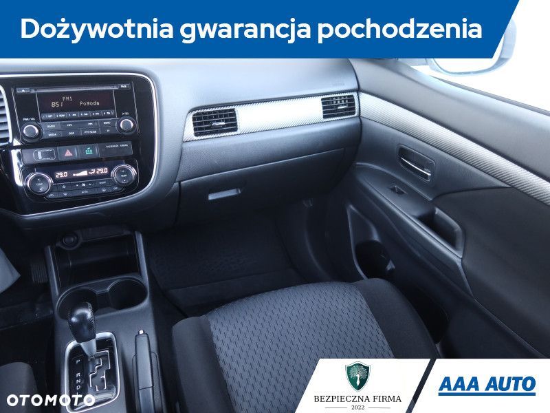 Mitsubishi Outlander - 9