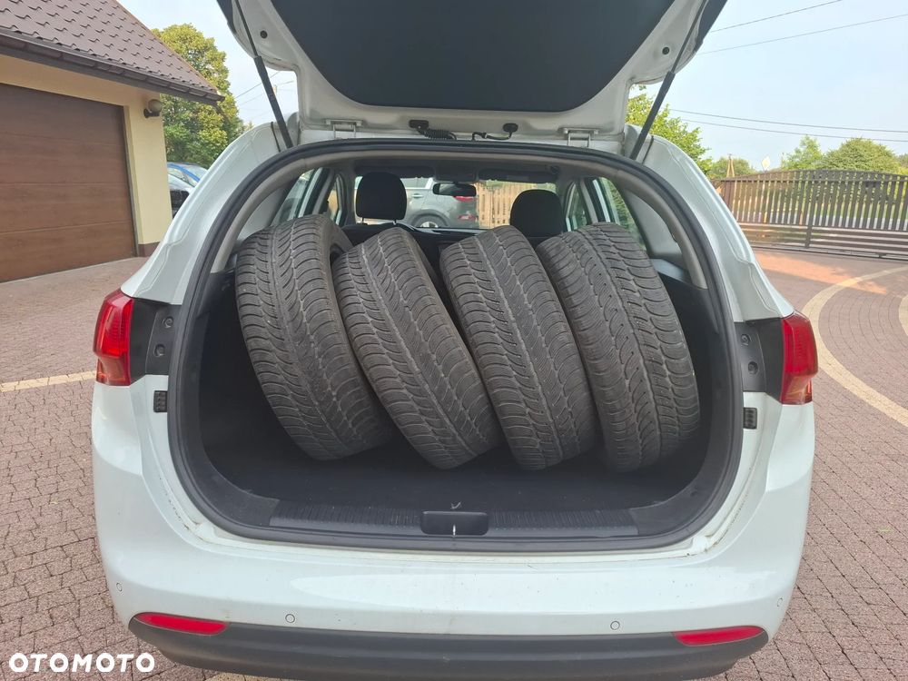 Kia Ceed - 8