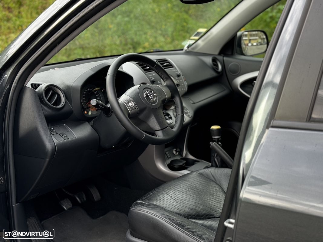Toyota RAV4 2.2 D-4D X RF - 15
