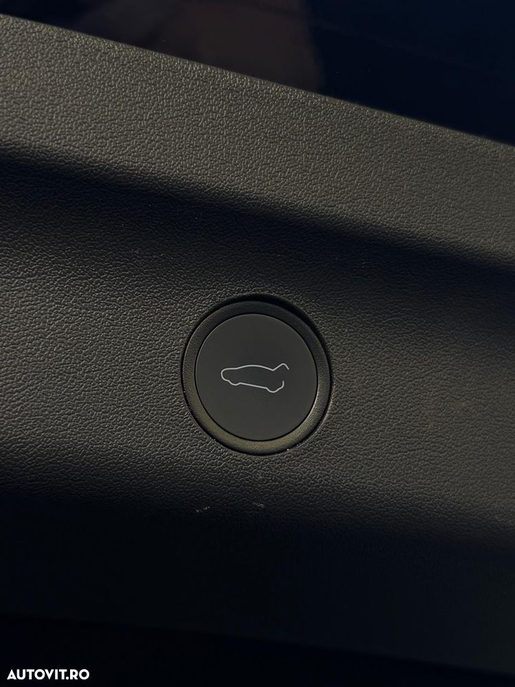 Tesla Model Y Long Range Dual Motor AWD - 17