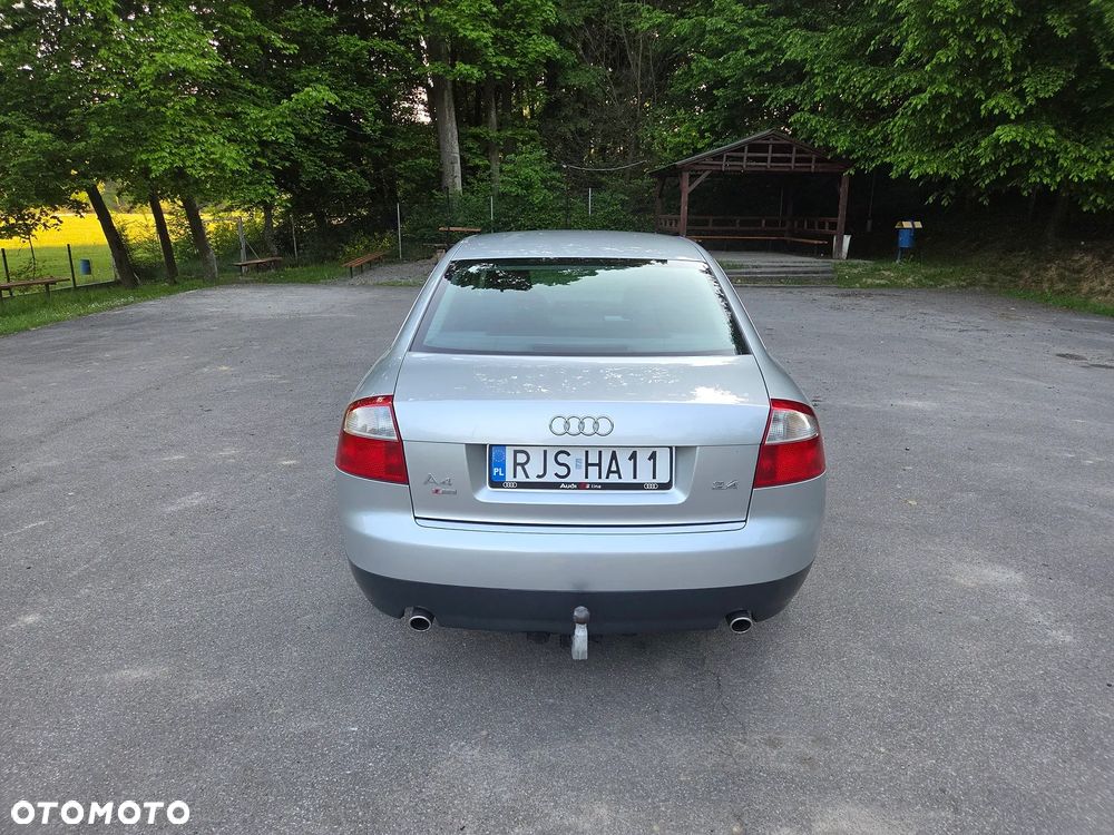 Audi A4 Limousine 2.4 - 5