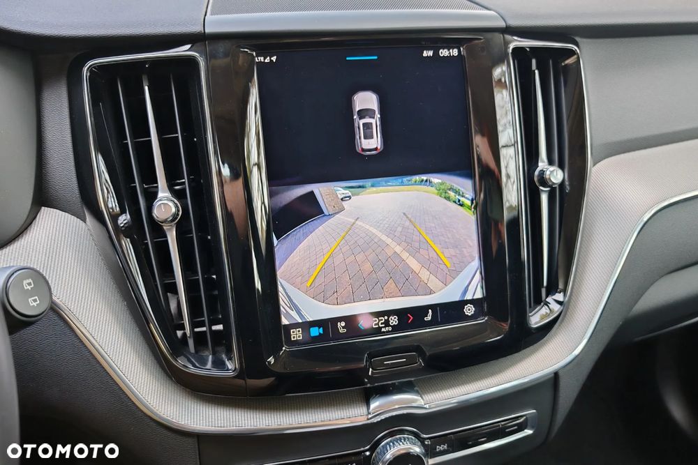 Volvo XC 60 B4 D AWD Plus Dark - 29