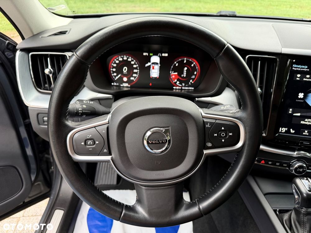 Volvo XC 60 D4 Momentum - 35