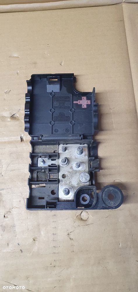 Rozdzielacz prądu Audi A4 B8 8K0937517A - 1