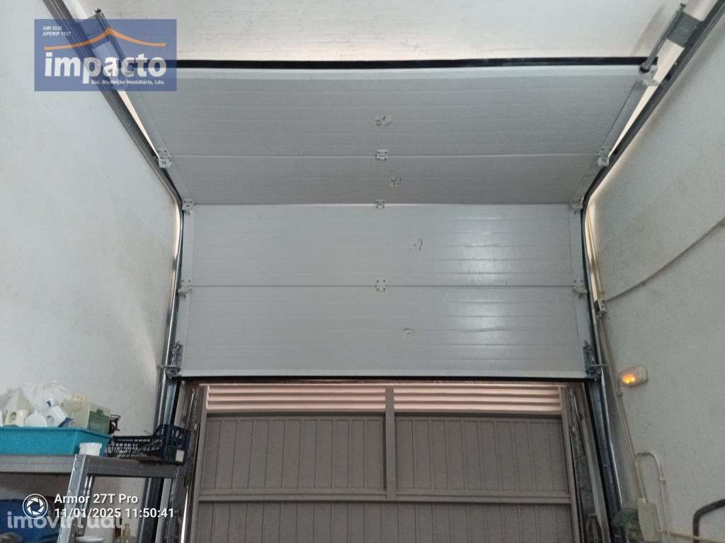 Garagem, portal elétrico e mezanino, Alverca - Grande imagem: 2/8