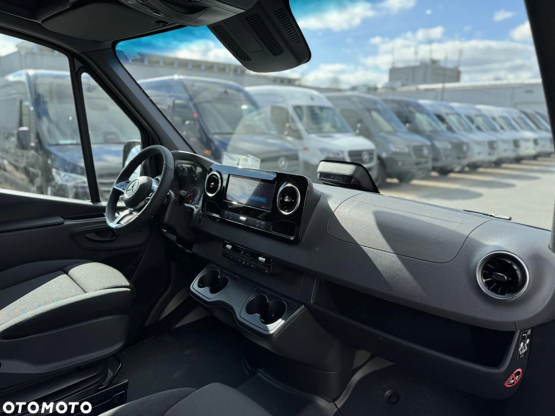 Mercedes-Benz Sprinter - 11