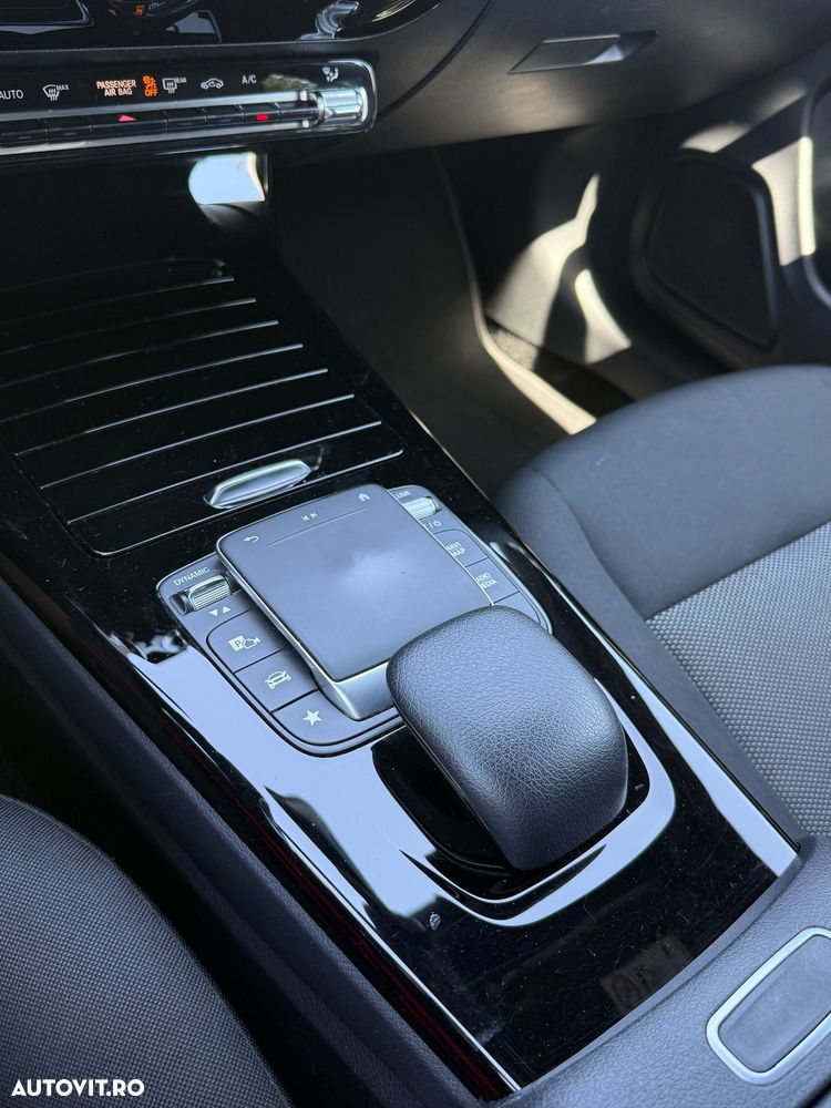 Mercedes-Benz CLA 180 7G-DCT Progressive - 19
