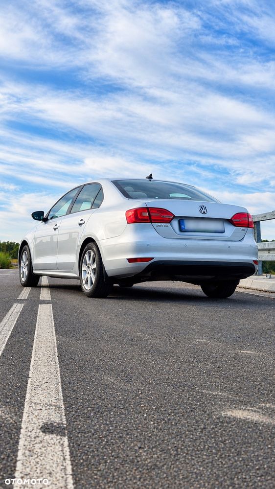 Volkswagen Jetta 1.6 TDI DPF Comfortline DSG - 4