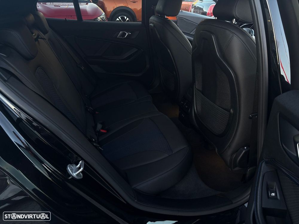BMW 118 i Pack Desportivo M Auto - 32