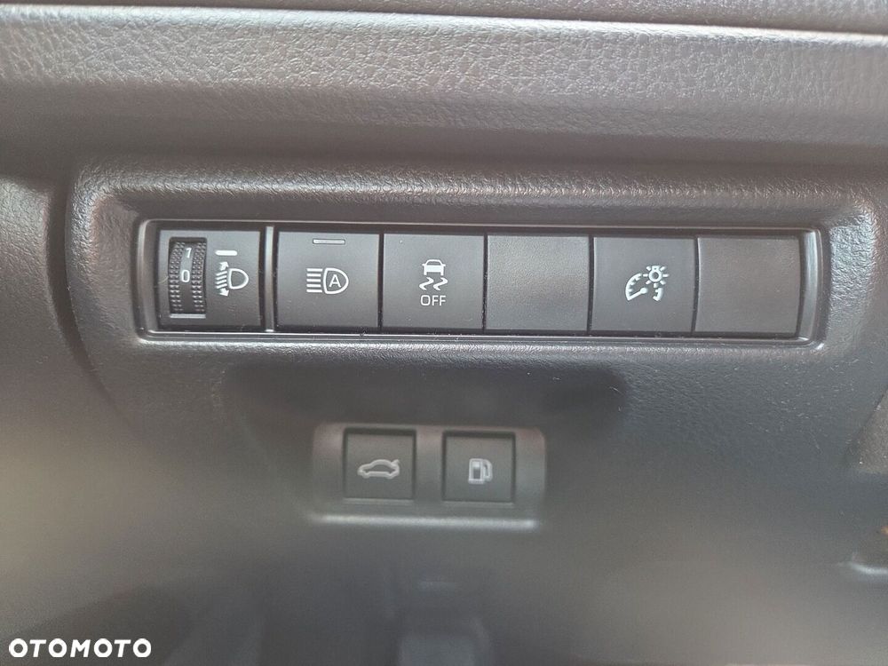 Toyota Camry - 21
