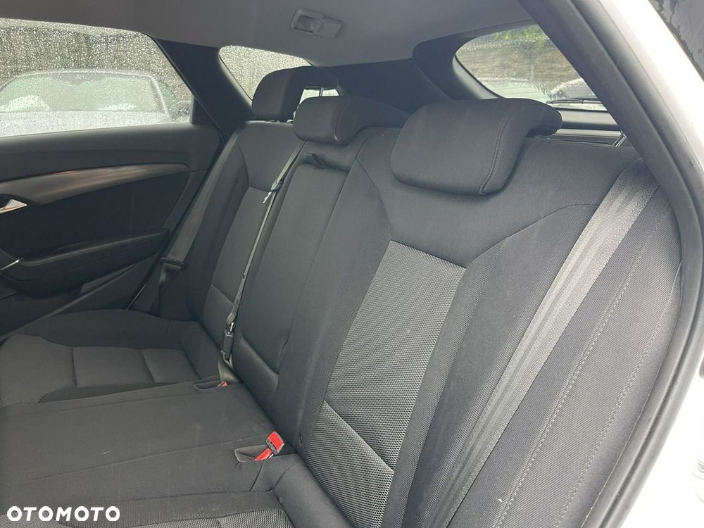 Hyundai i40 Kombi blue 1.6 CRDi DCT Space Plus - 13