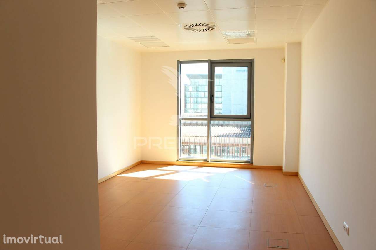 Escritório novo com vista rio - Parque das Nações - Grande imagem: 2/12