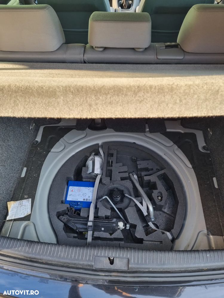 Volkswagen Golf 1.9 TDI DPF Comfortline - 22