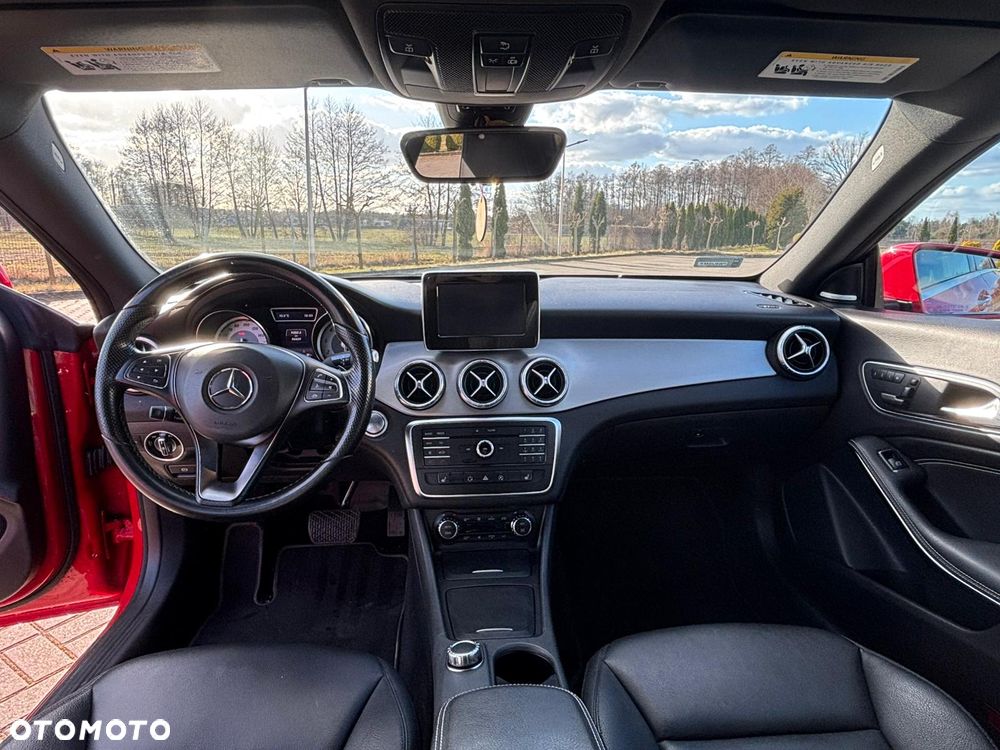 Mercedes-Benz CLA 250 7G-DCT - 17