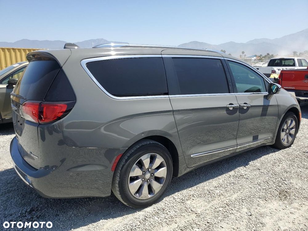 Chrysler Pacifica - 8