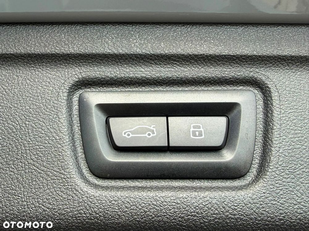 BMW Seria 3 330i xDrive M Sport sport - 12