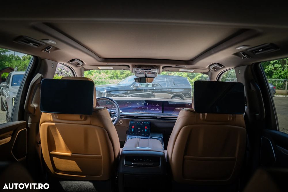 Cadillac Escalade - 36