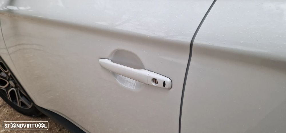 Mitsubishi Outlander 2.2 DI-D Instyle Navi AT 4WD - 9