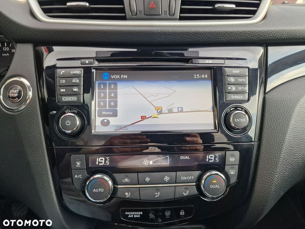 Nissan Qashqai 1.2 DIG-T N-Connecta EU6 - 24
