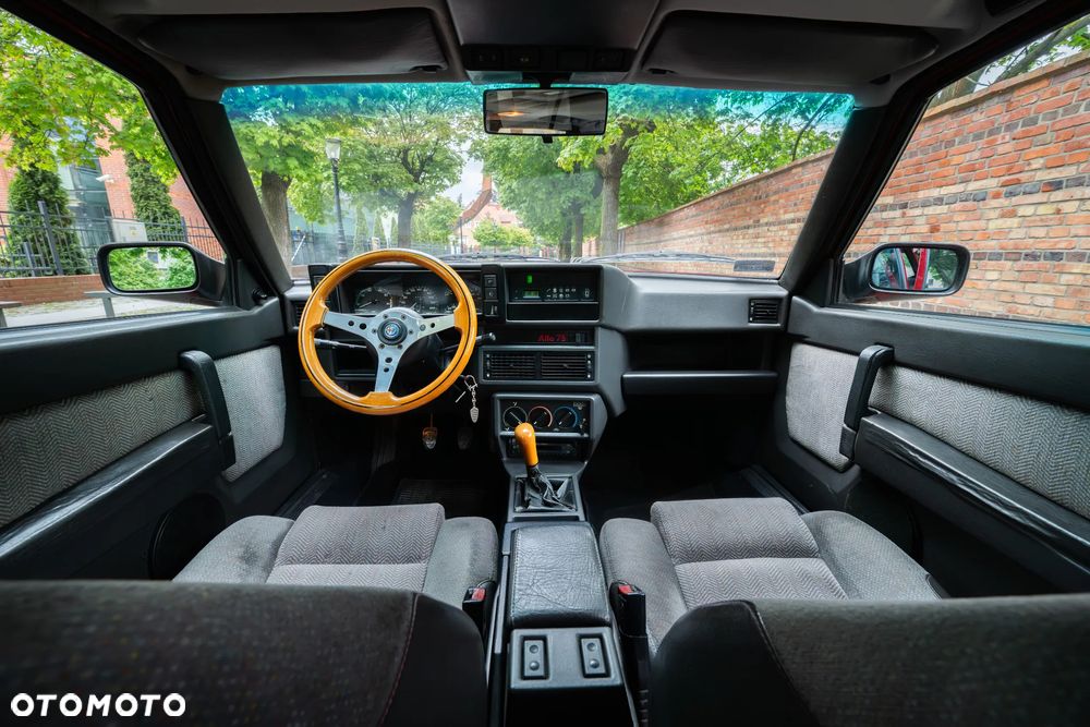 Alfa Romeo 75 - 18