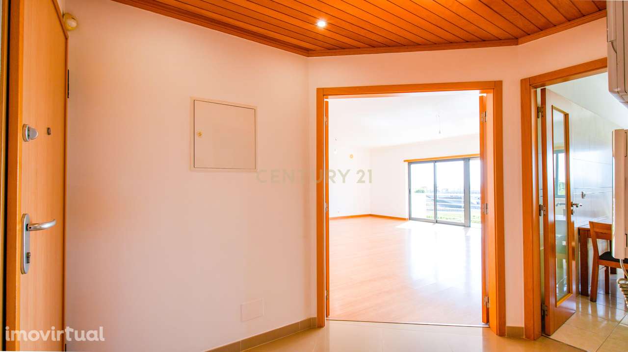 Apartamento T4 com garagem box para arrendamento na Caparica - Grande imagem: 4/52