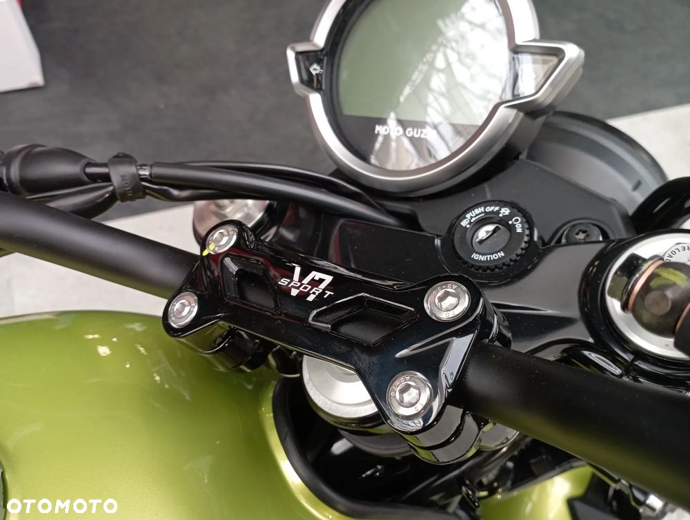 Moto Guzzi V7 - 12