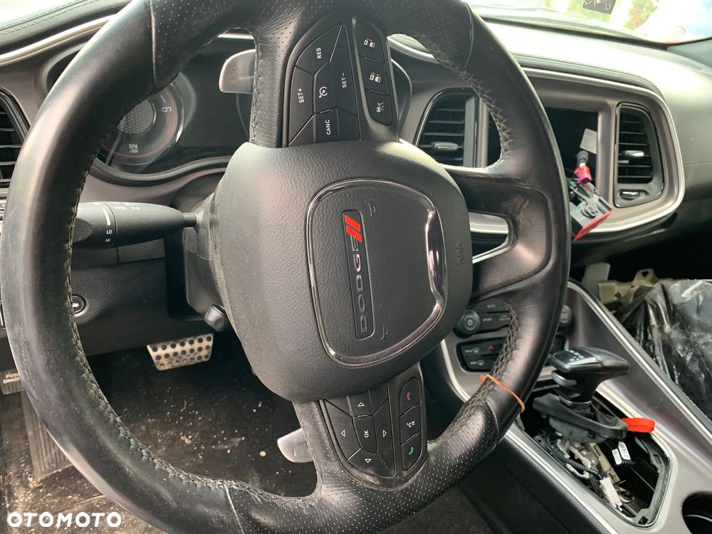 Dodge Challenger - 10