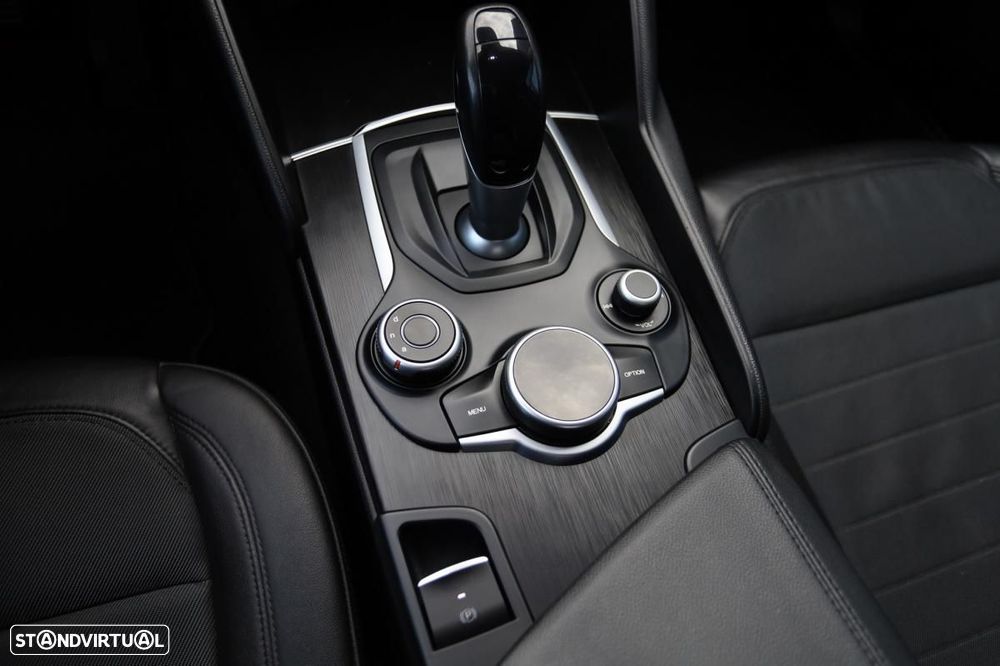 Alfa Romeo Giulia - 9