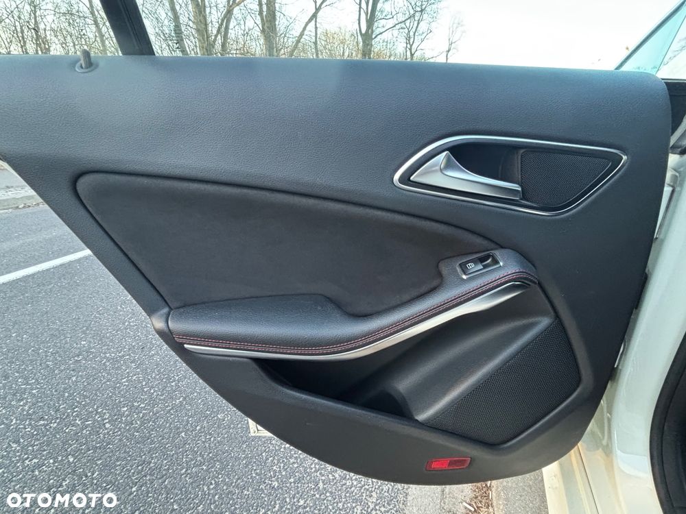 Mercedes-Benz CLA 250 4-Matic AMG Line - 29