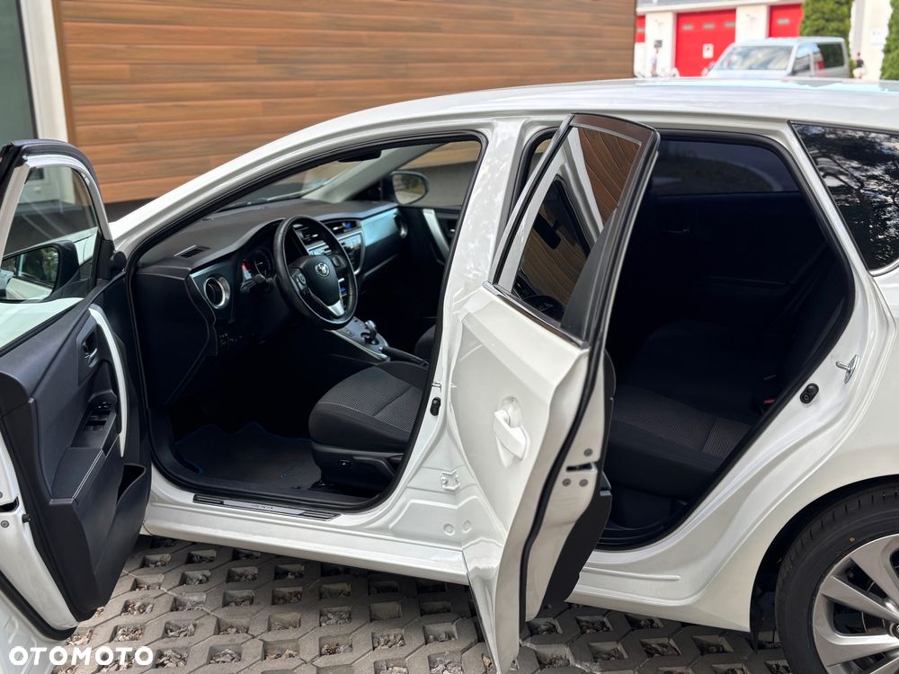 Toyota Auris - 13