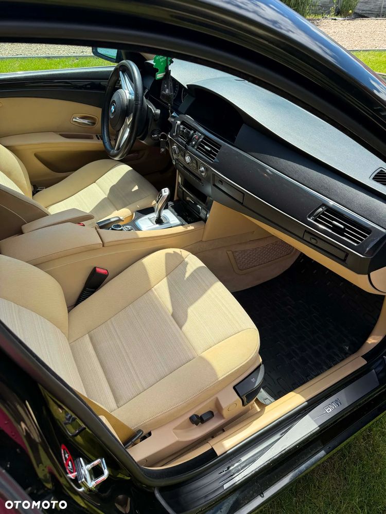 BMW Seria 5 523i - 7