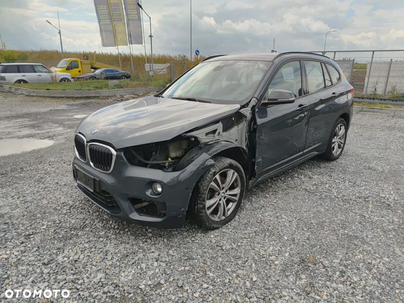 BMW X1 sDrive18i - 18